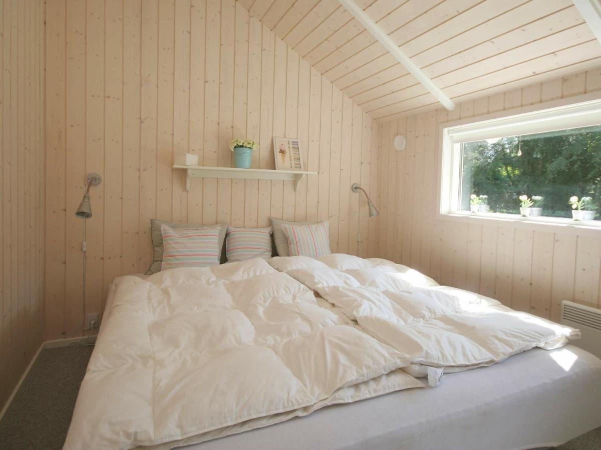 Four-Bedroom Holiday Home In Vaeggerlose 8 Bøtø By Exterior foto